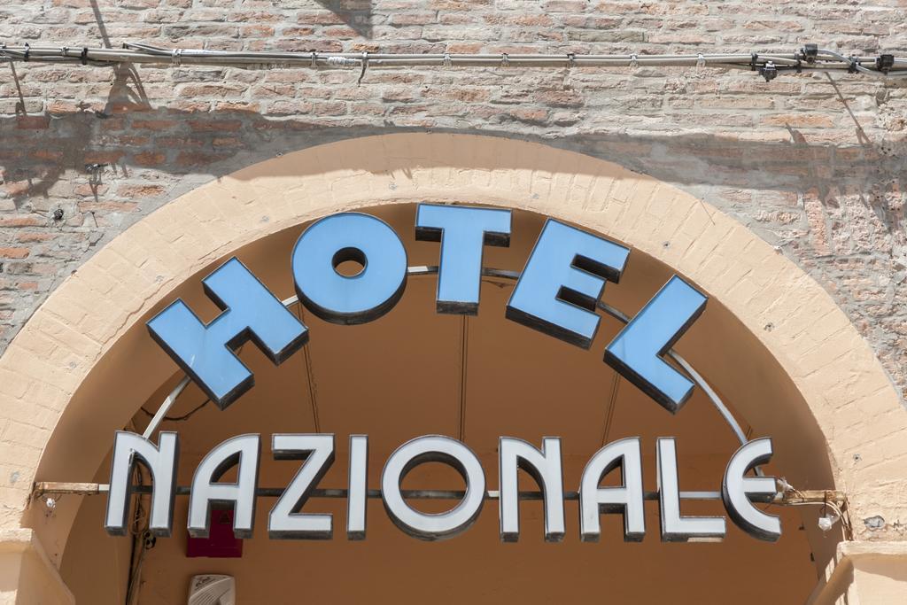ホテル オテル ナツィオナーレ フェラーラ エクステリア 写真